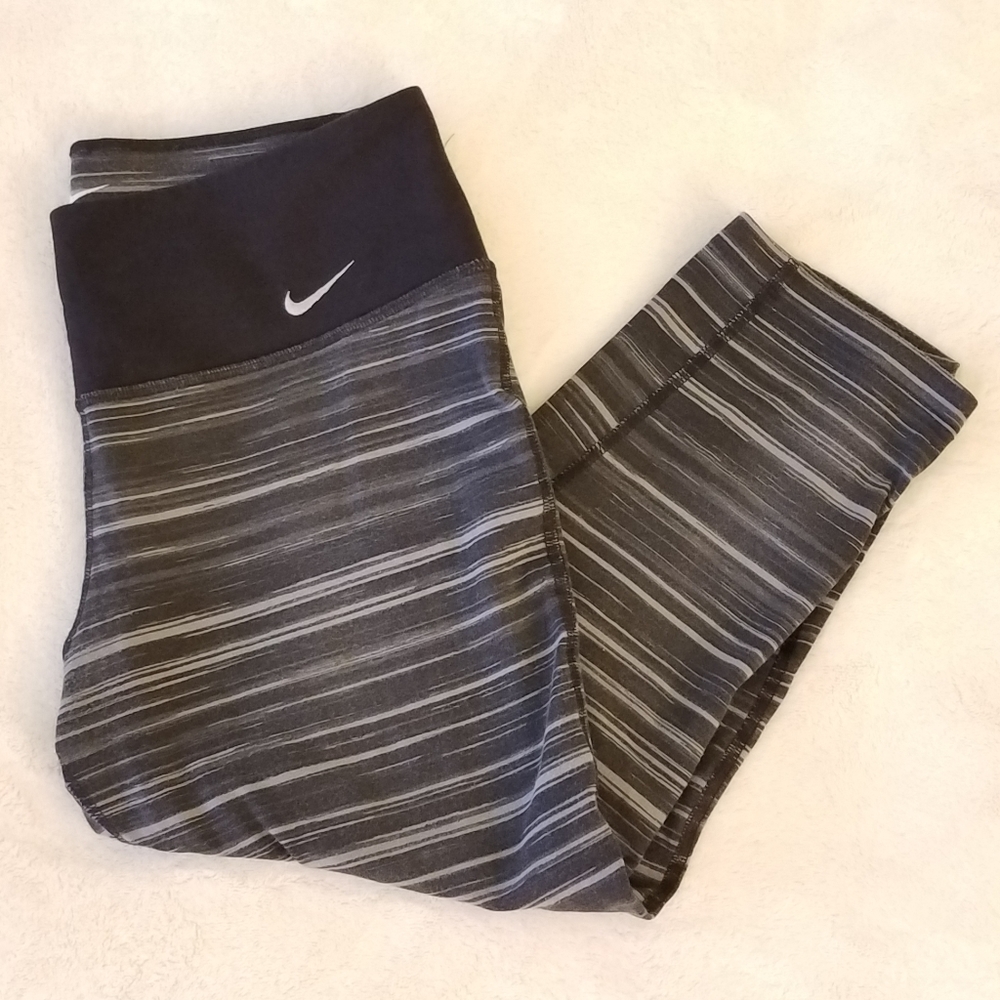 Nike dri-fit crop leggings size small black / grey